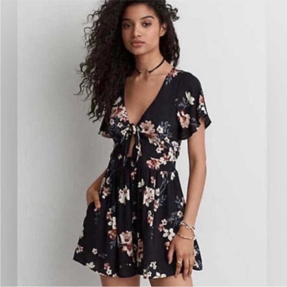 American Eagle Outfitters M Floral Tie Front Cutout Black Romper Flutter Sleeves